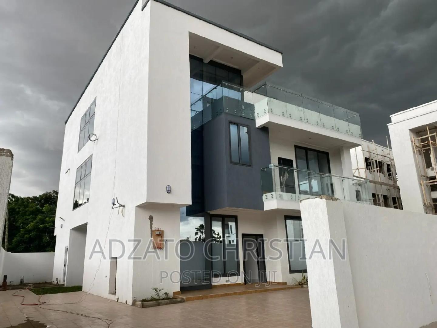 5 Bedroom Luxurious Houses for Sale - 5 bedroom Commercial in Greater Accra, Airport Residential Area, 11/08 - Sale