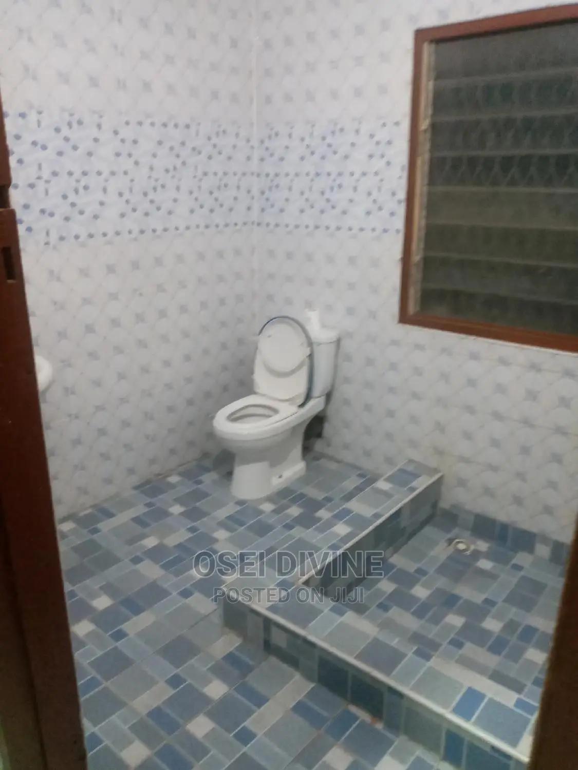 Spacious Chamber and Hall S/C Dansoman - Commercial in Greater Accra, Dansoman - Rent