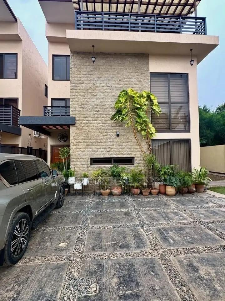 4bdrm House in Cantonments, US Embassy Area for sale - 4 bedroom House in Greater Accra, Cantonments, US Embassy Area - Sale
