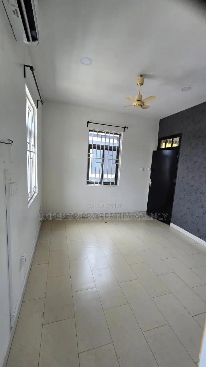 2bdrm House in Osu, Oxford Street for rent - 2 bedroom House in Greater Accra, Osu, Oxford Street - Rent