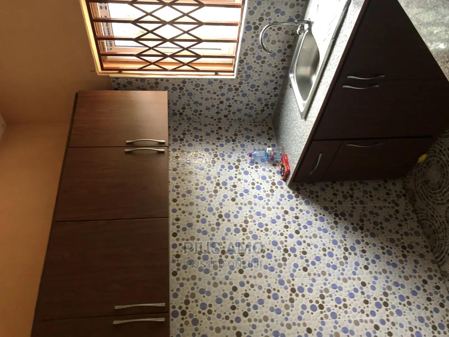 A Nice Single Room Self Contained - Commercial in Greater Accra, Ledzokuku-Krowor - Rent