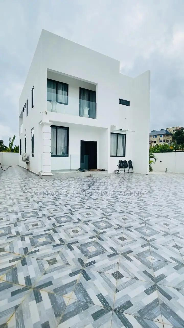 3bdrm Duplex in Sefdard Properties, Pokuase for sale - 3 bedroom House in Greater Accra, Pokuase - Sale