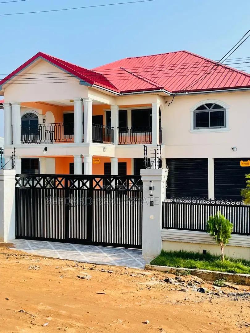 Furnished 6bdrm House in Pokuase for sale - 6 bedroom House in Greater Accra, Pokuase - Sale