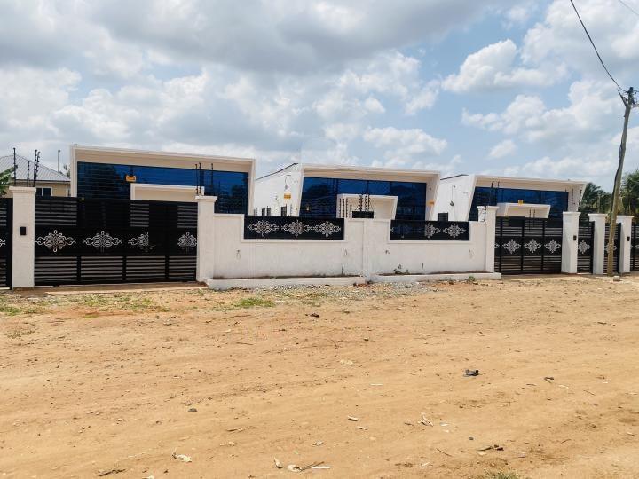 3 bedroom house for sale at Oyarifa Rd - 3 bedroom House in Oyarifa Rd - Sale