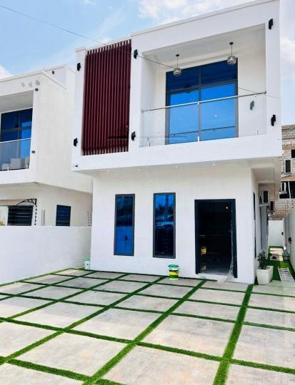 4 bedroom house for sale at East Legon, Ogbojo. - 4 bedroom House in East Legon, Ogbojo. - Sale