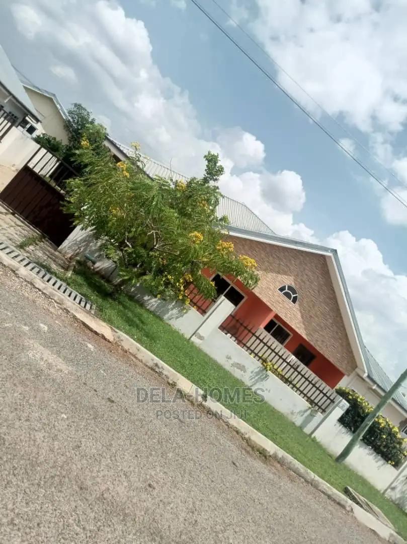 Three Bedroom Self Compound for Rent at Oyarifa. - Commercial in Greater Accra, Oyarifa - Rent