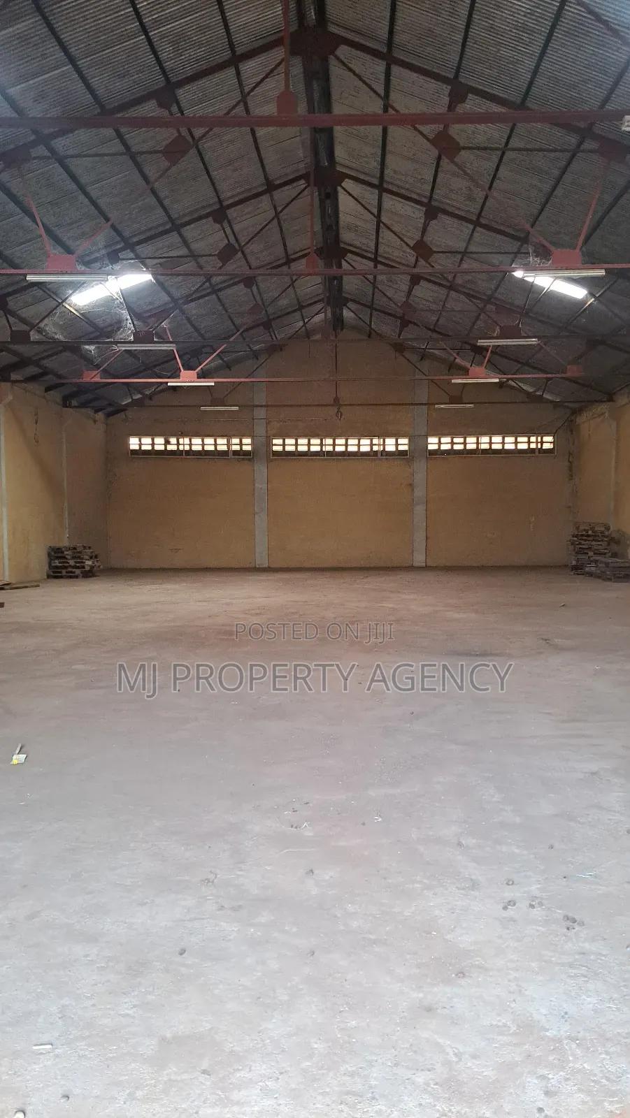 450 SQM Warehouse at Tema Industrial Area - Commercial in Greater Accra, Tema Metropolitan - Rent