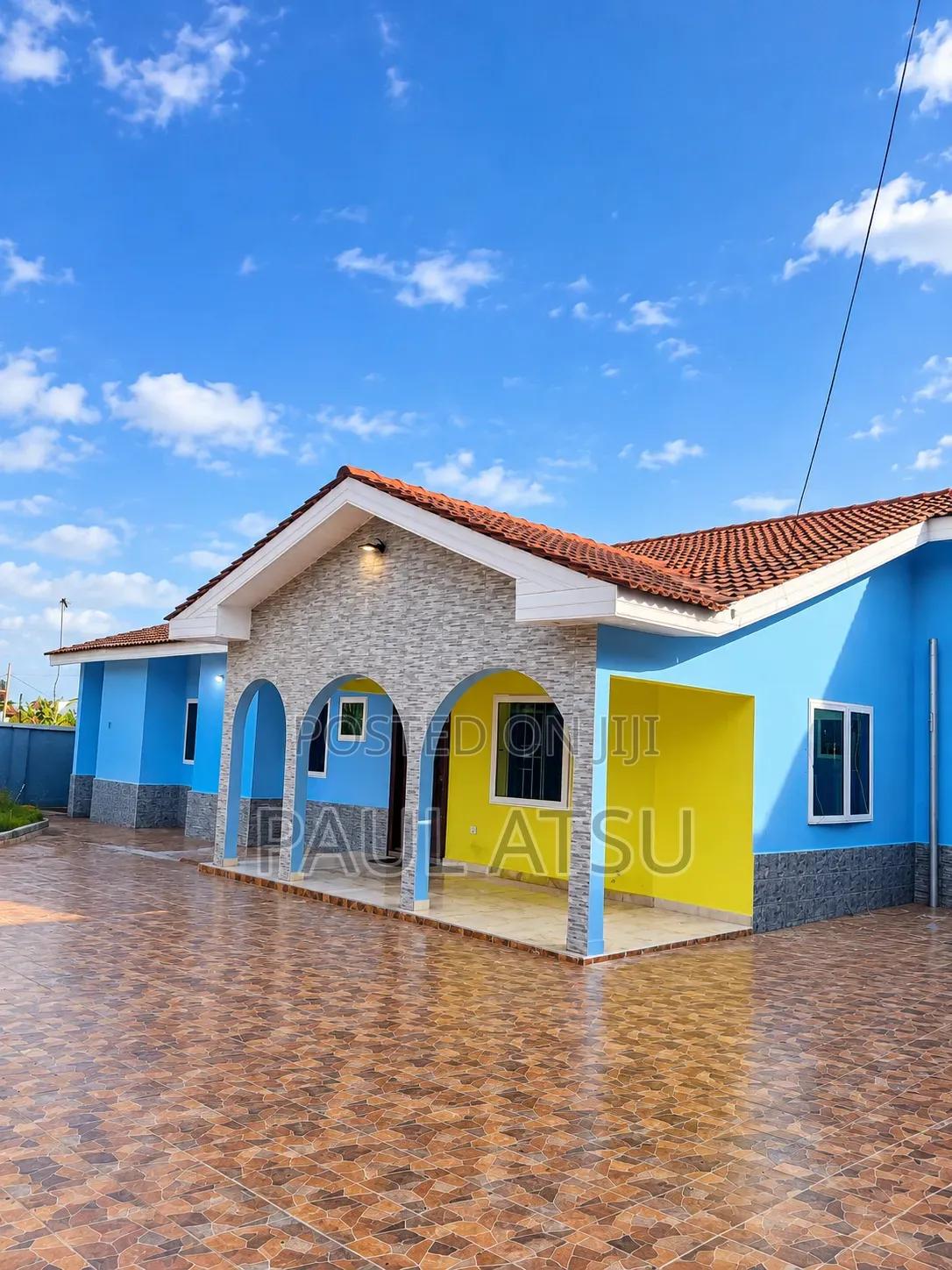 3 Bedroom Self Compound - 3 bedroom Commercial in Greater Accra, Ashaley Botwe, Ashaley Botwe School Junction - Rent