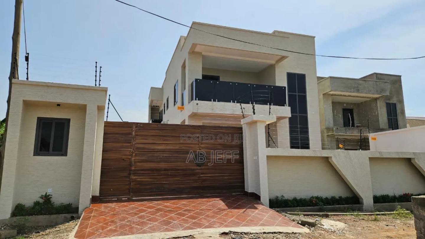5bdrm House in Agric Kromoase, Kumasi Metropolitan for sale - 5 bedroom House in Ashanti, Kumasi Metropolitan - Sale