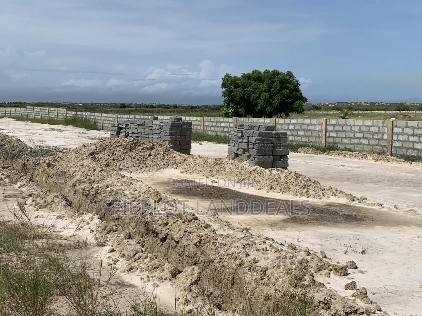 Invest in a Full Plot Just 5 Minutes From Devtraco Estate - Land in Greater Accra, Accra Metropolitan - Sale
