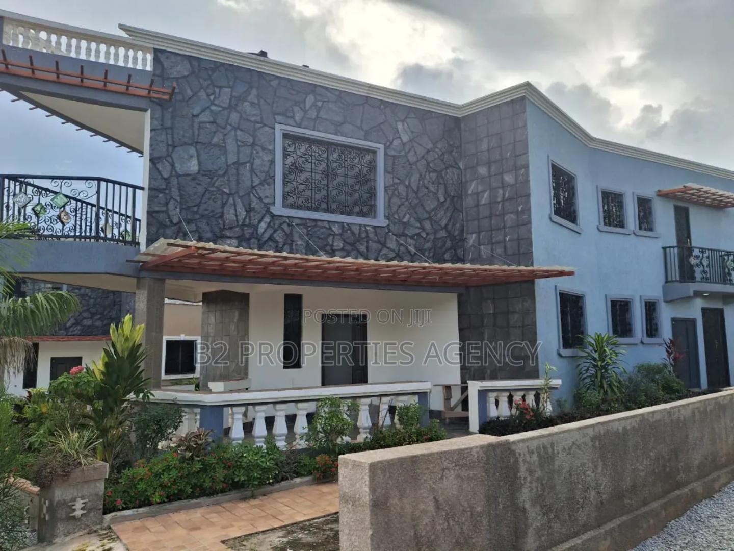 Furnished 2bdrm Apartment in B2Properties Agency, Kumasi Metropolitan - 2 bedroom Apartment in Ashanti, Kumasi Metropolitan - Rent