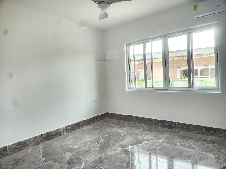 5 room commercial space for rent at Osu - 5 bedroom Commercial in Osu - Rent