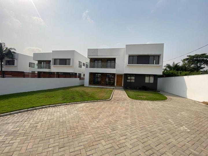 4 bedroom townhouse for sale at Tse Addo - 4 bedroom House in Tse Addo - Sale
