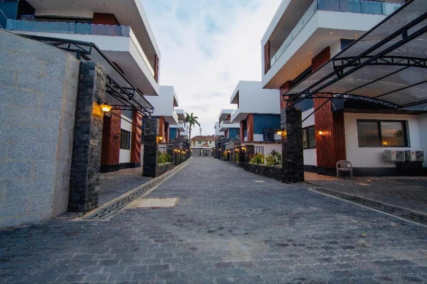 5bdrm Villa in Cantonments, US Embassy Area for sale - 5 bedroom House in Greater Accra, Cantonments, US Embassy Area - Sale