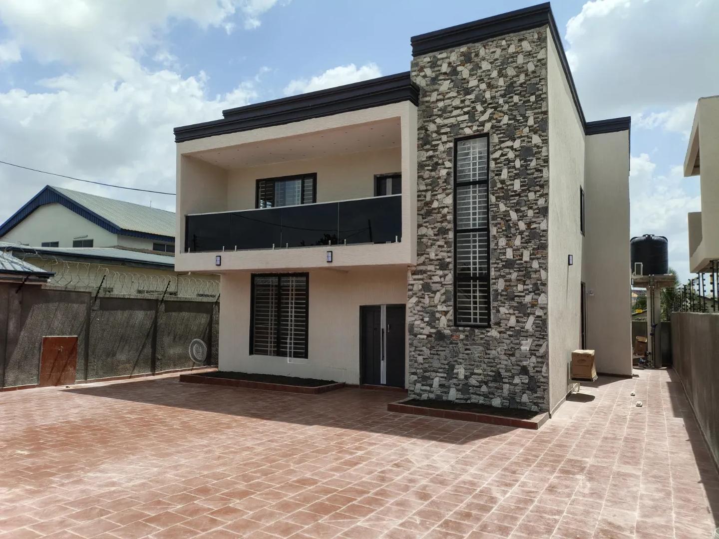 5bdrm House in Daban Newsite, Kumasi Metropolitan for sale - 5 bedroom House in Ashanti, Kumasi Metropolitan - Sale