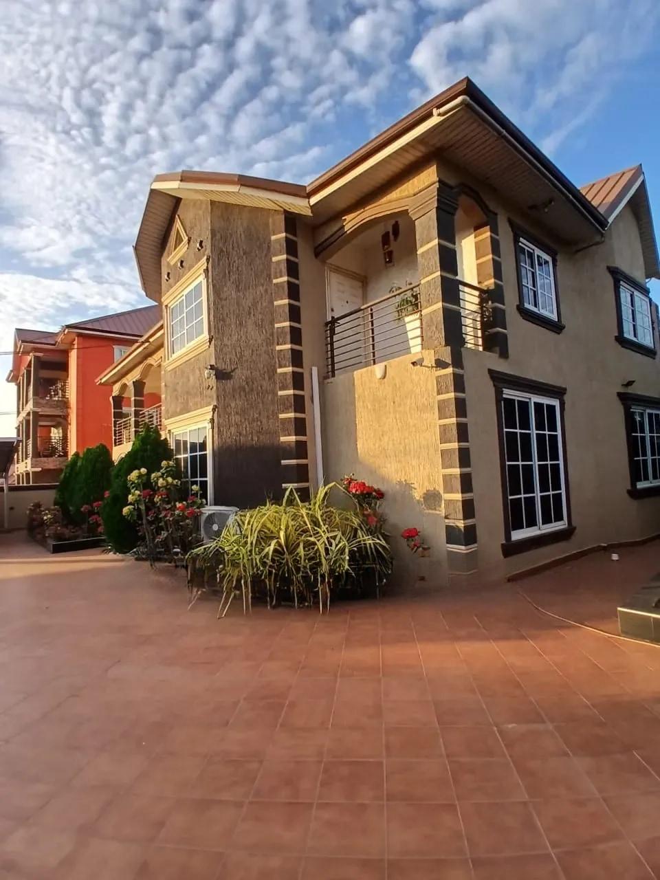 Furnished 13bdrm House in Seekers Realty, Agape for rent - 13 bedroom House in Greater Accra, Ablekuma, Agape - Rent