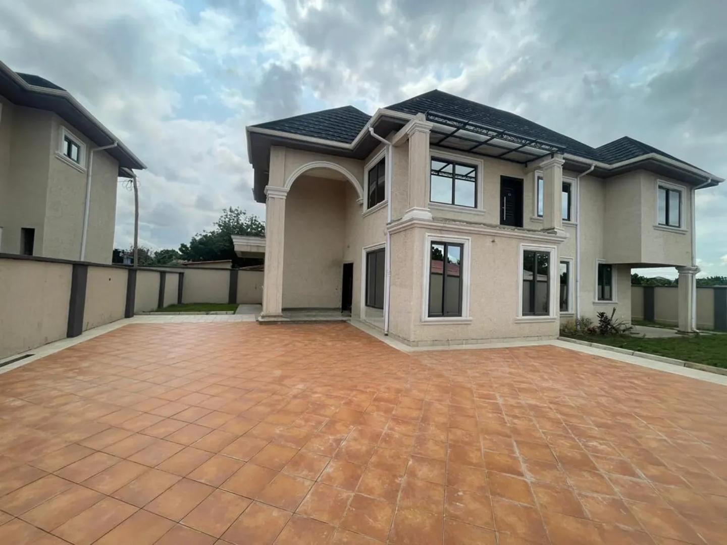 4bdrm House in Dki Properties, Adenta for sale - 4 bedroom House in Greater Accra, Adenta - Sale