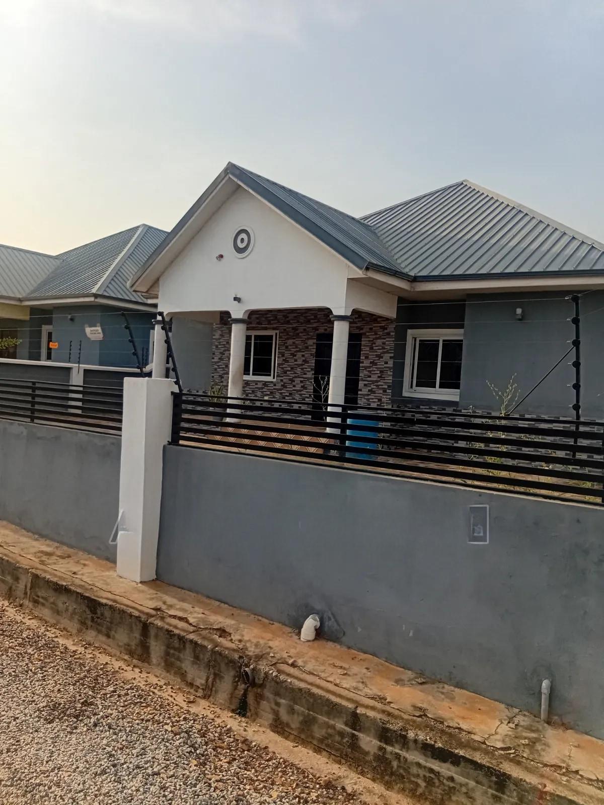 3bdrm House in Adom Estate, Tema Metropolitan for sale - 3 bedroom House in Greater Accra, Tema Metropolitan, 13/10 - Sale