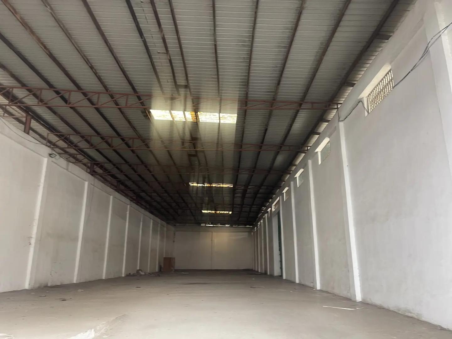 650 SQM at North Kaneshie Industrial Area + Offices 4 Rent - Commercial in Greater Accra, North Industrial Area - Rent