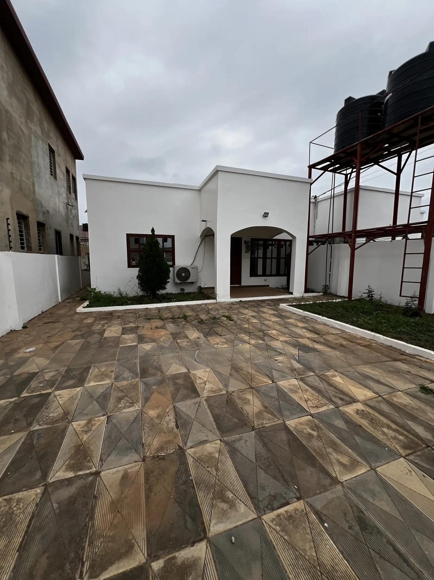 3bdrm House in Lakeside Estate, Ashaley Botwe for sale - 3 bedroom House in Greater Accra, Ashaley Botwe - Sale
