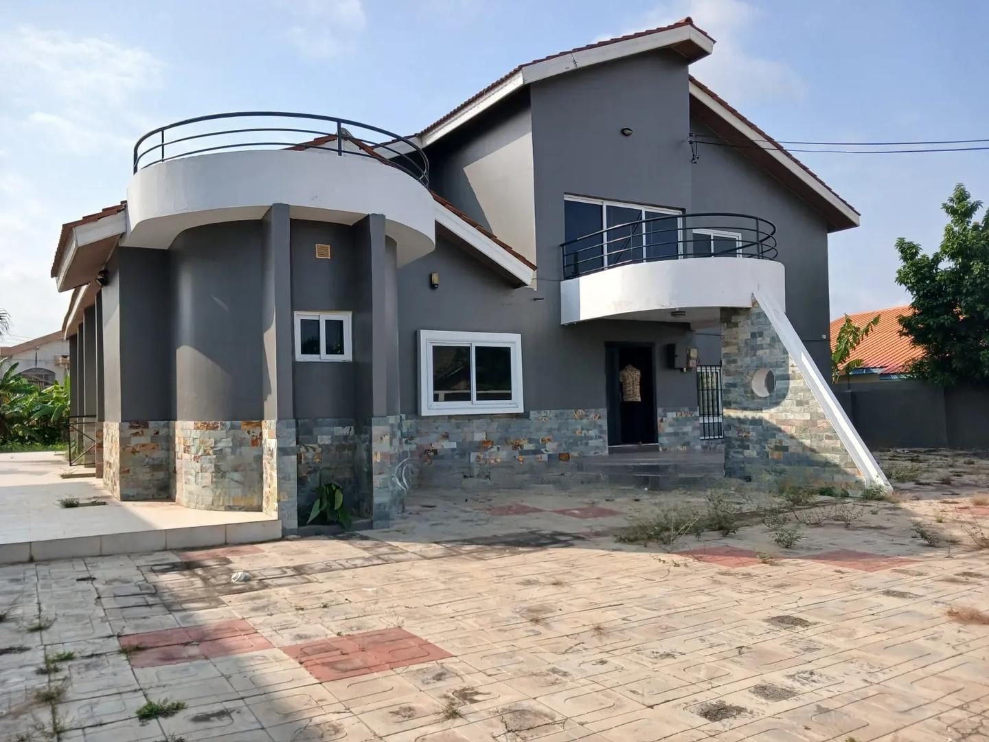5bdrm Maisonette in Spintex Road:- 5, Manet Junction for rent - 5 bedroom House in Greater Accra, Spintex, Manet Junction - Rent