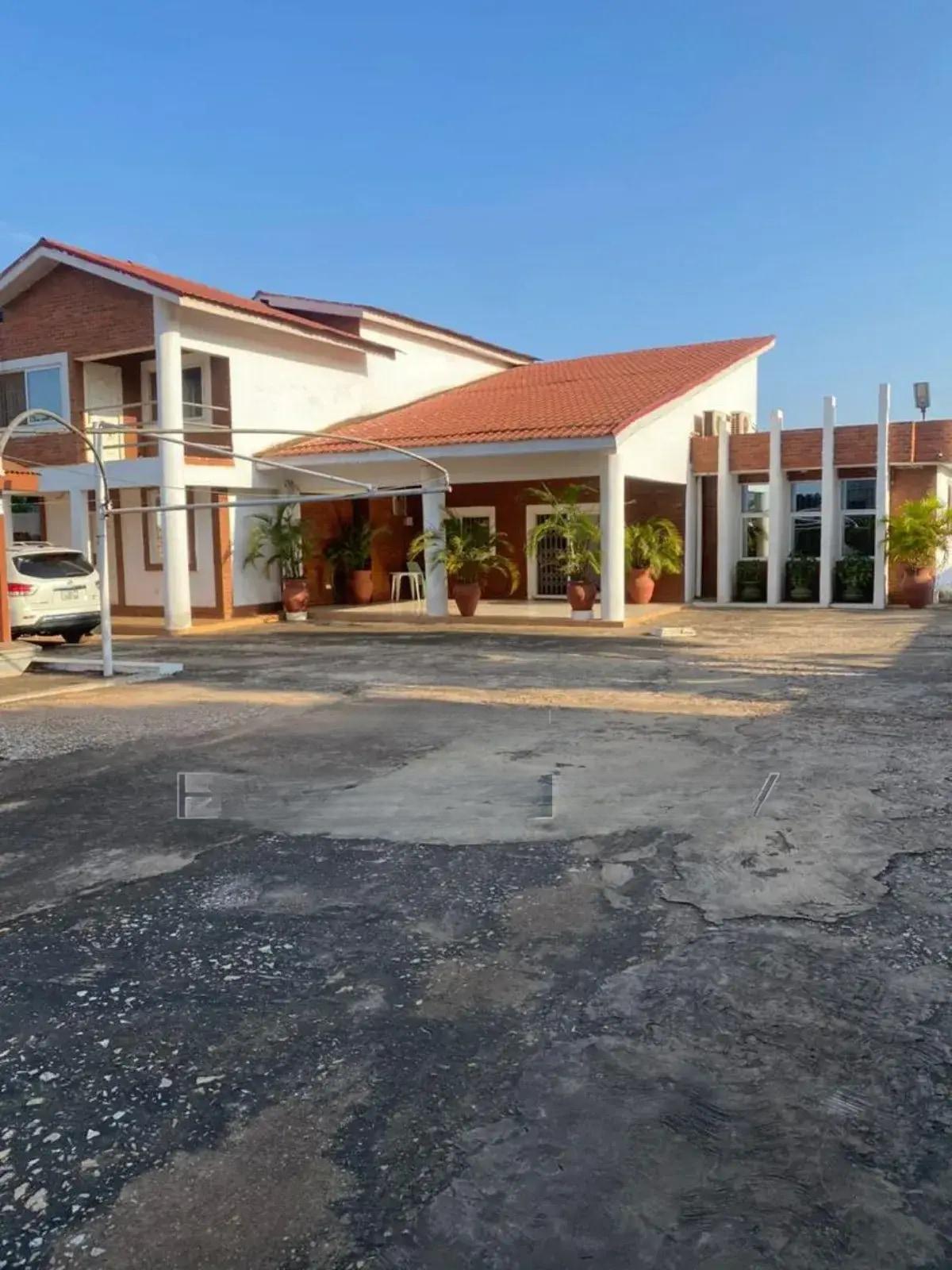 6bdrm House in Tantra Hills for sale - 6 bedroom House in Greater Accra, Tantra Hills - Sale