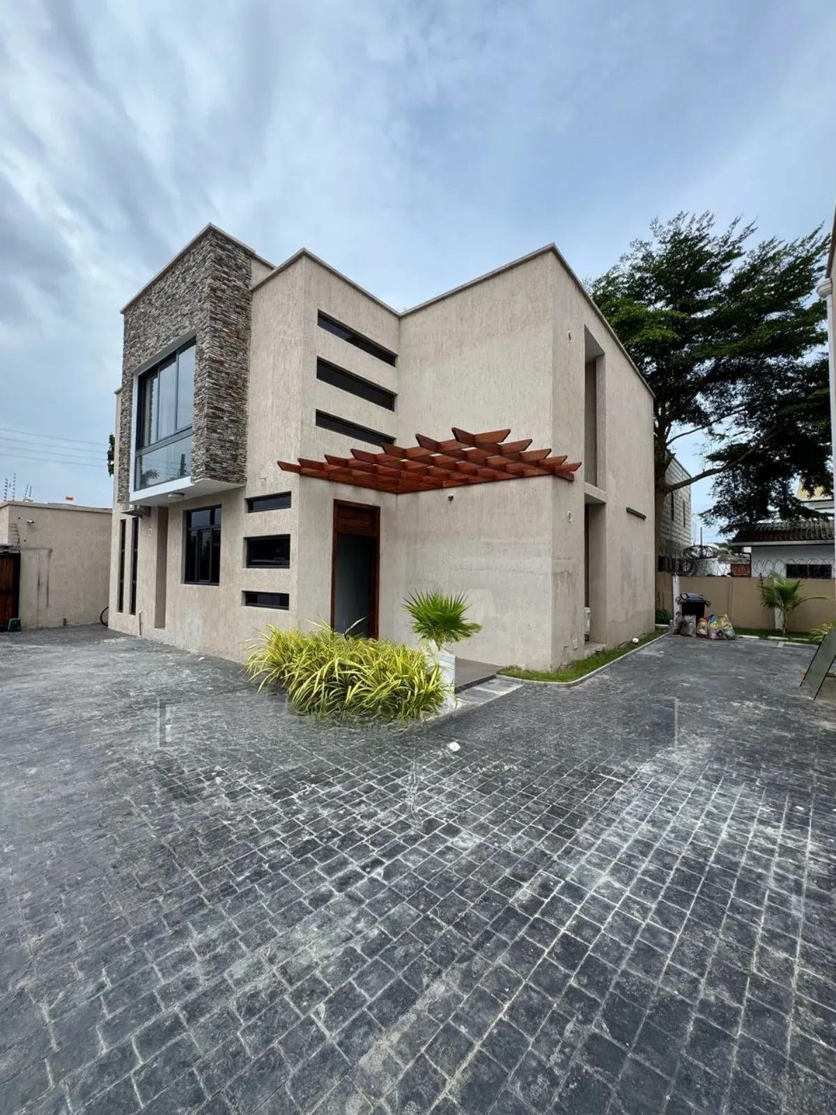 4bdrm House in Labone, Celsbridge Area for sale - 4 bedroom House in Greater Accra, Labone, Celsbridge Area - Sale