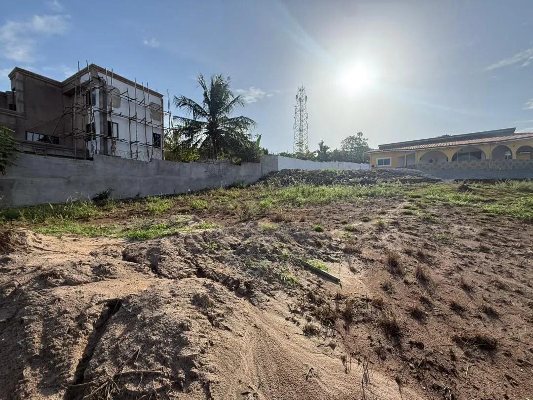 Well Located 100 by 125 Size Land Aburi - Land in Eastern Region, Akuapim South, Aburi - Sale