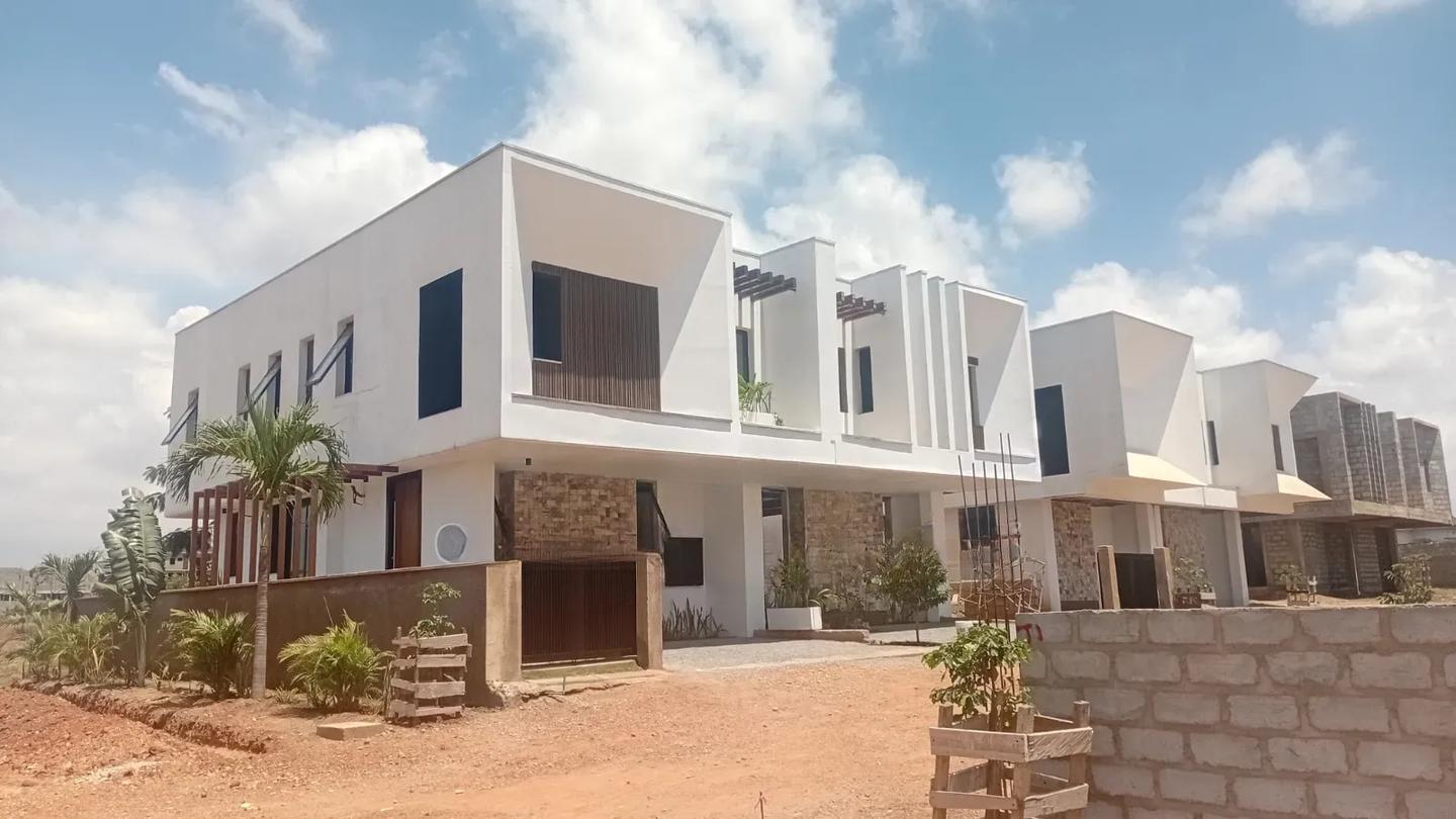 3bdrm Duplex in Highcrest Homes, Police Station for sale - 3 bedroom House in Greater Accra, East Legon, East Legon Police Station - Sale