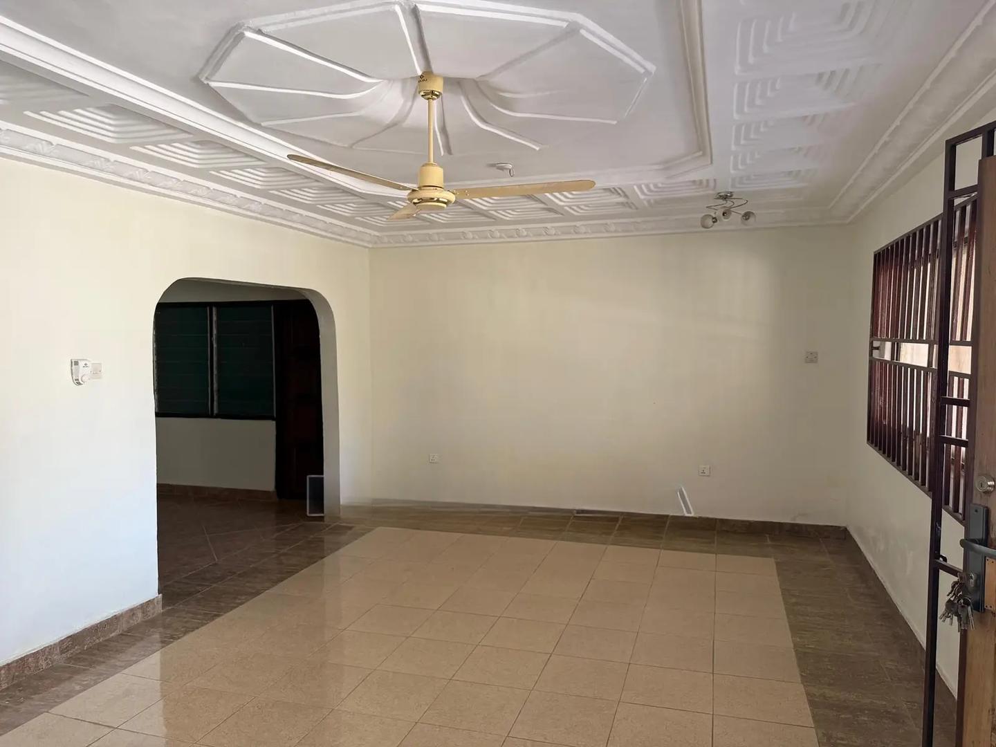 5bdrm House in Odorgonno for sale - 5 bedroom House in Greater Accra, Awoshie, Odorgonno, 29/09 - Sale