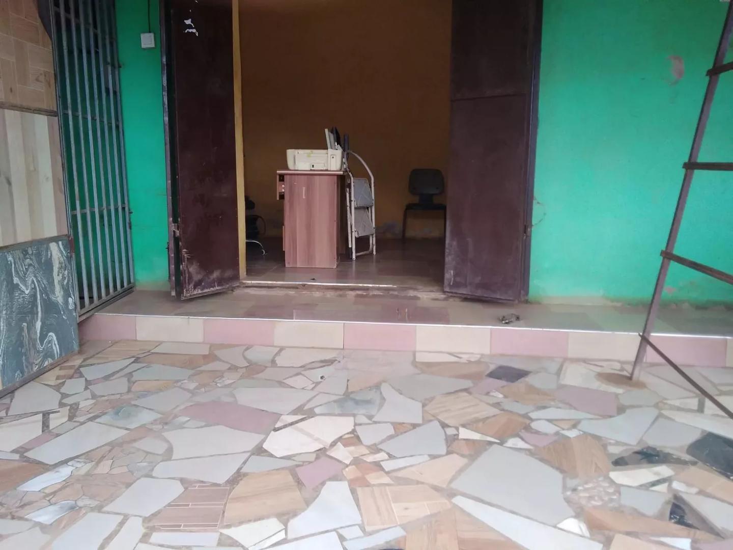 Store/Shop/Office for Rent at Ablekuma Olebu - Commercial in Greater Accra, Ablekuma, Olebu - Rent