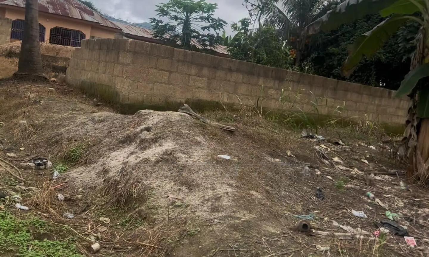 A Half Plot 50*50 at Nkawkaw Kumasi Road - Land in Eastern Region, Kwahu West - Sale