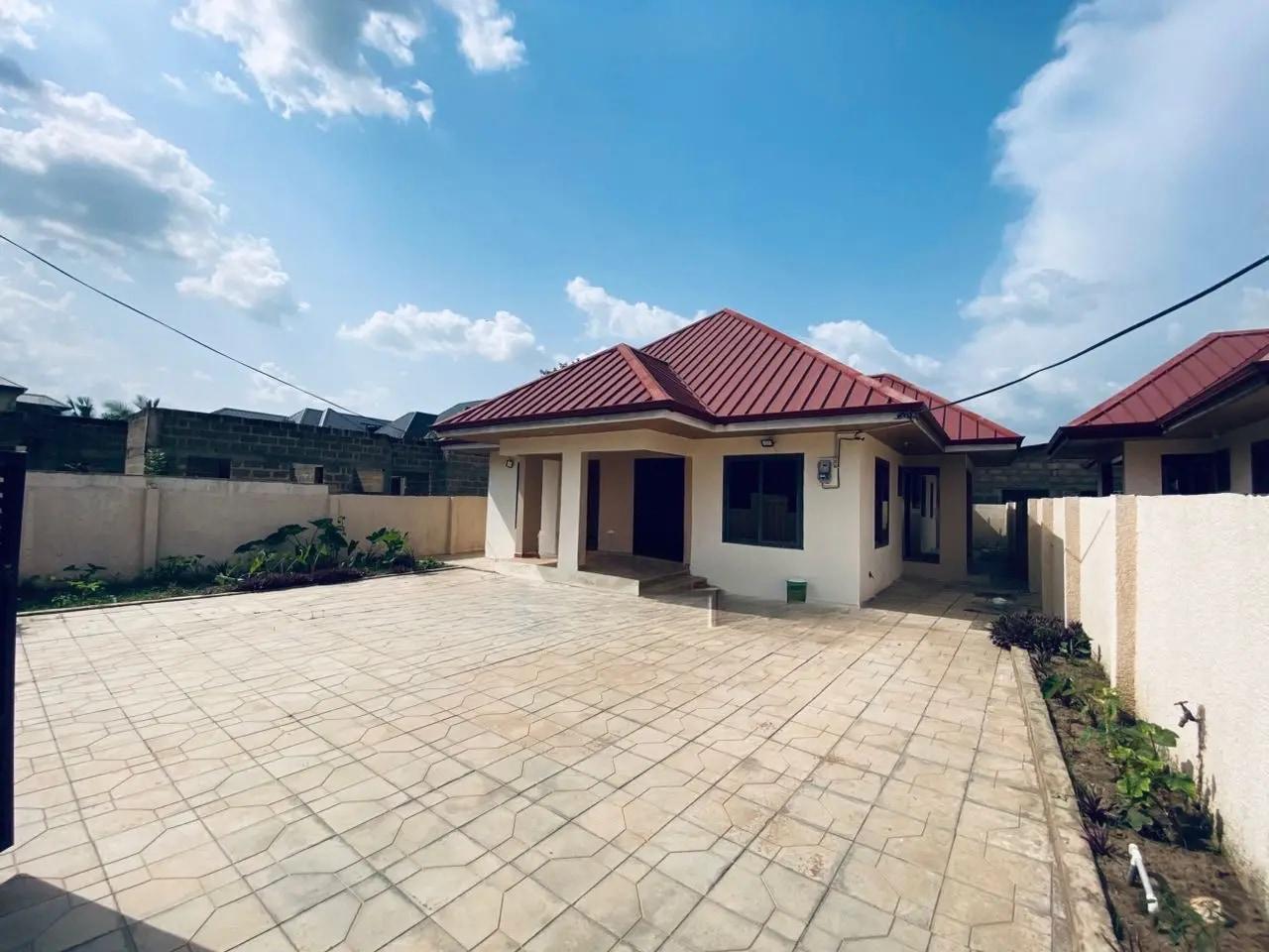 2bdrm House in Old Ashomang for sale - 2 bedroom House in Greater Accra, Old Ashomang - Sale