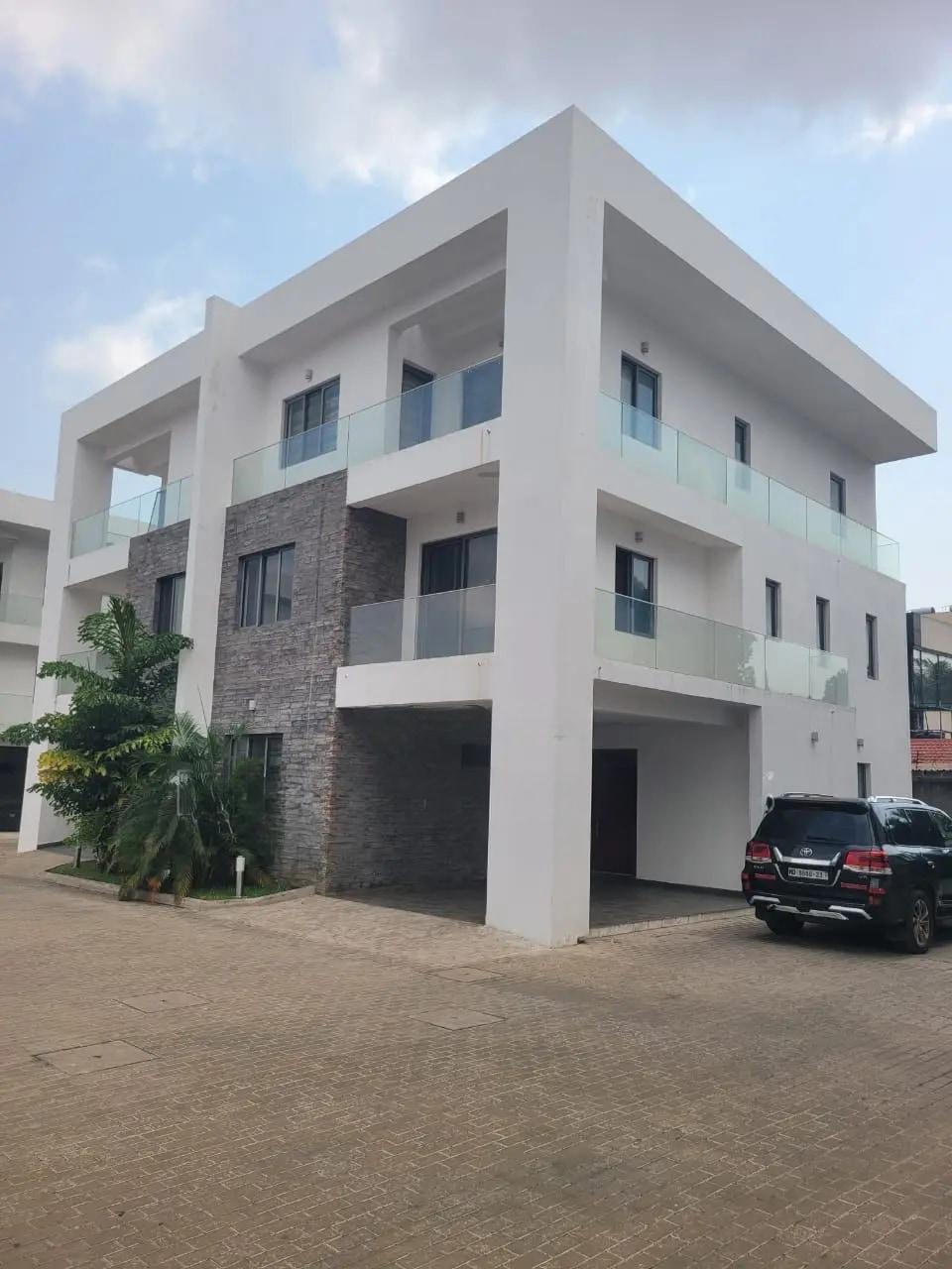 Furnished 5bdrm Townhouse / Terrace in Airport Residential Area - 5 bedroom House in Greater Accra, Airport Residential Area - Rent