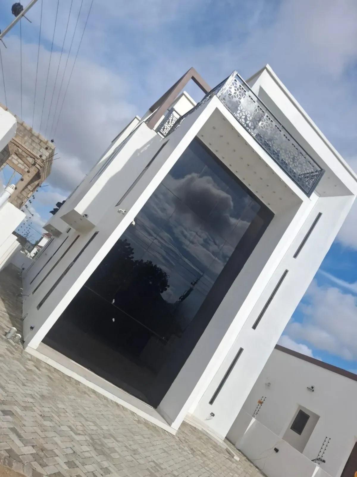 5bdrm House in Dki Properties, East Legon for sale - 5 bedroom House in Greater Accra, East Legon - Sale