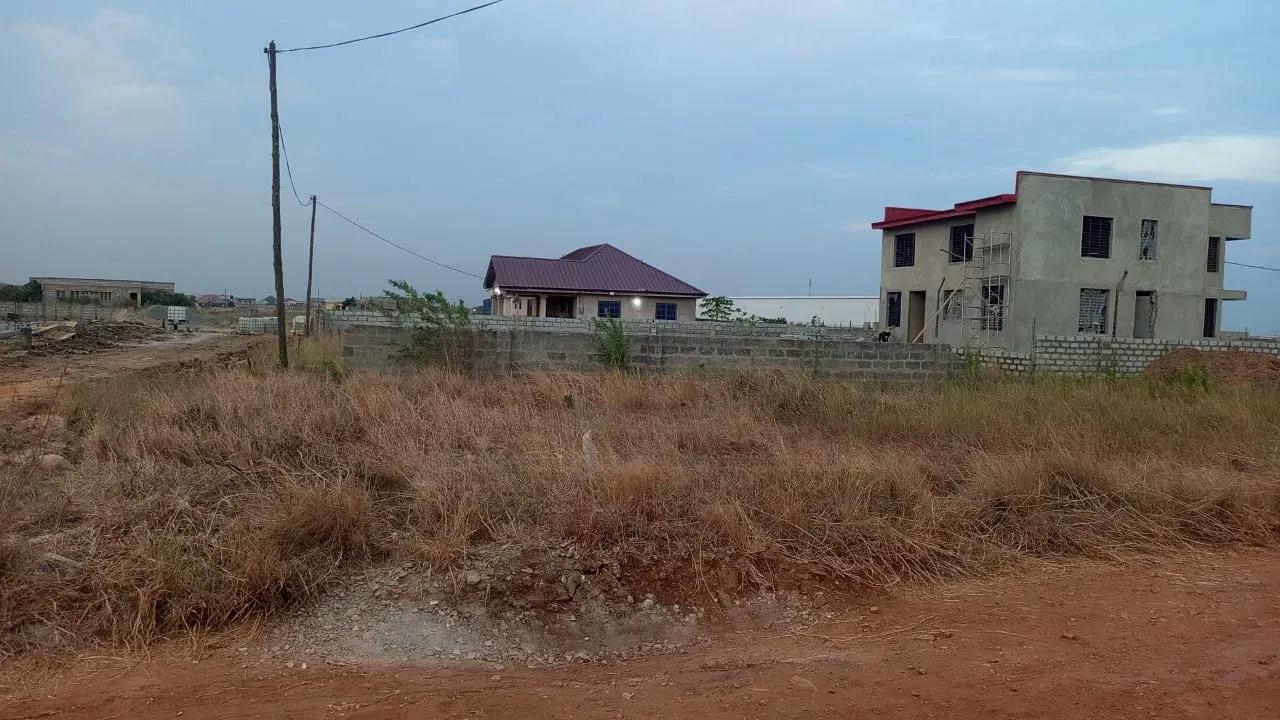 LAND Near City Escape Dawenya - Land in Greater Accra, Tema Metropolitan, Community 25, 20/10 - Sale