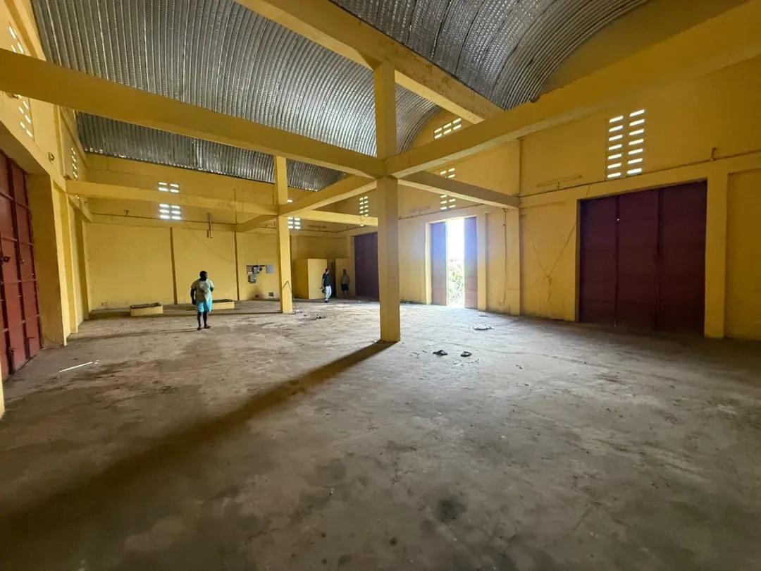 Roadside 280 SQM Capacity Warehouse Weija - Commercial in Greater Accra, Weija, Bortiano - Rent