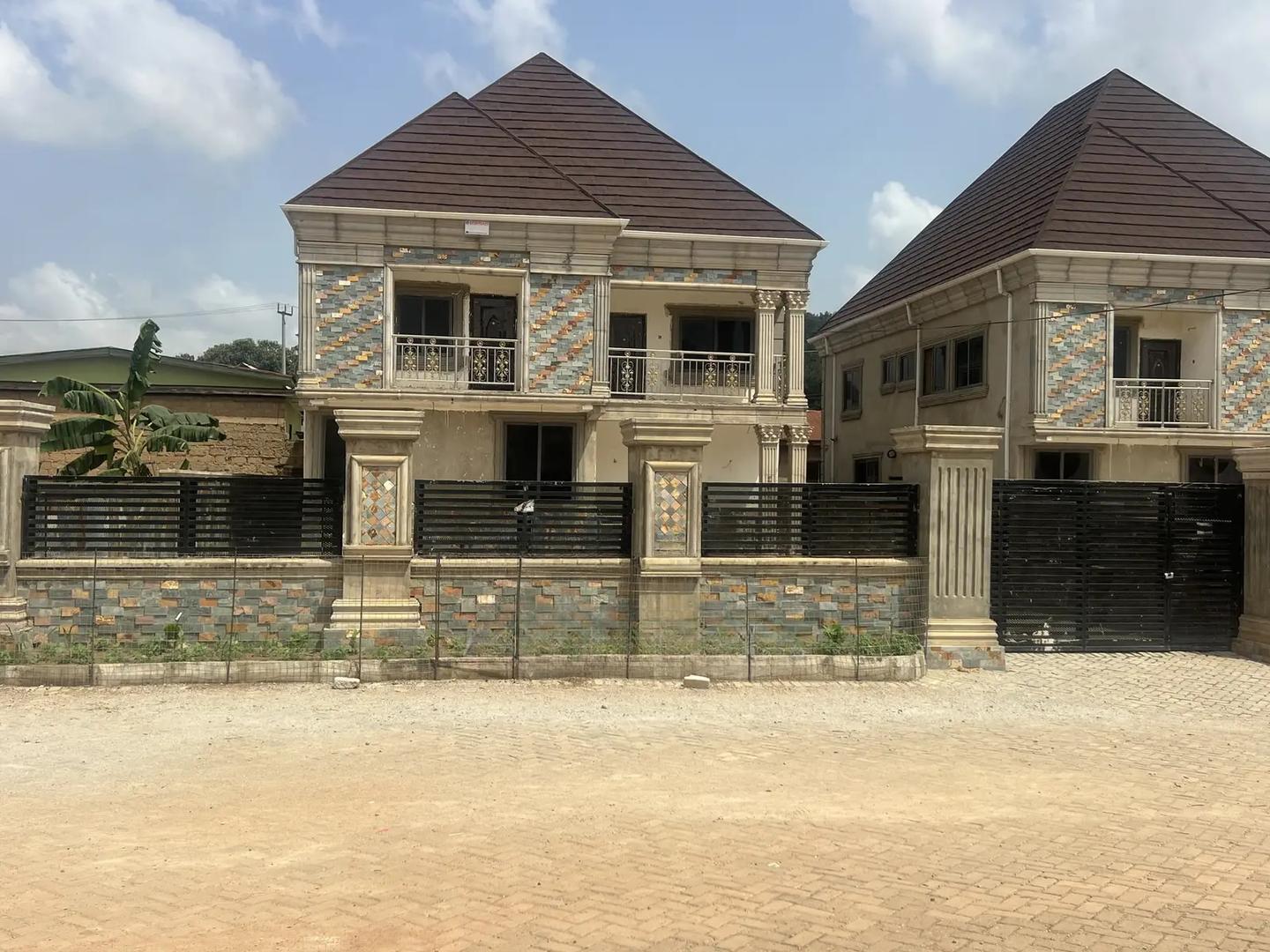4bdrm Mansion in Kumasi Metropolitan for sale - 4 bedroom House in Ashanti, Kumasi Metropolitan - Sale