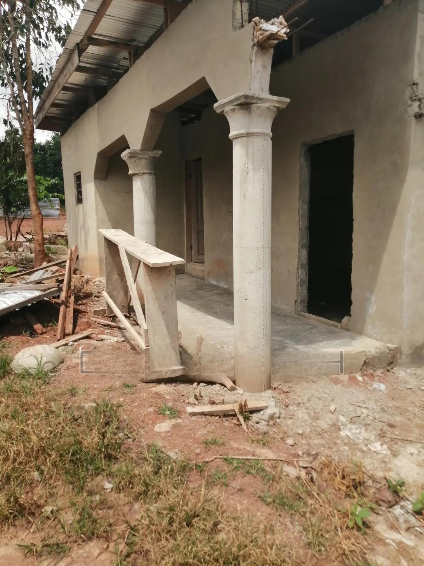 Poultry Structure and Fish Pond - Commercial in Ashanti, Ejisu-Juaben Municipal - Sale
