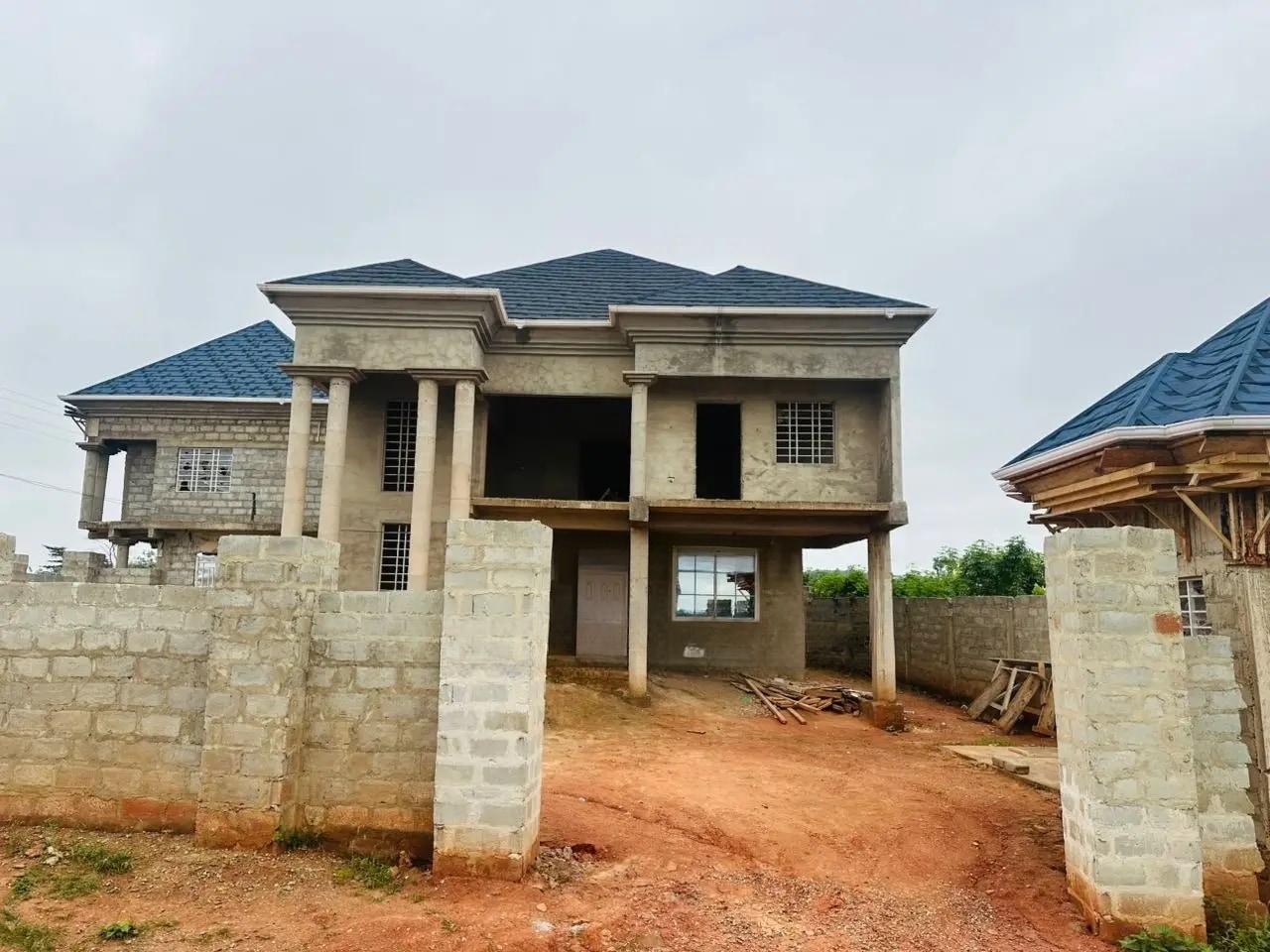 7bdrm Mansion in Asoreba Estate, Nsawam Adoagyiri Municipal for sale - 7 bedroom House in Eastern Region, Nsawam Adoagyiri Municipal - Sale