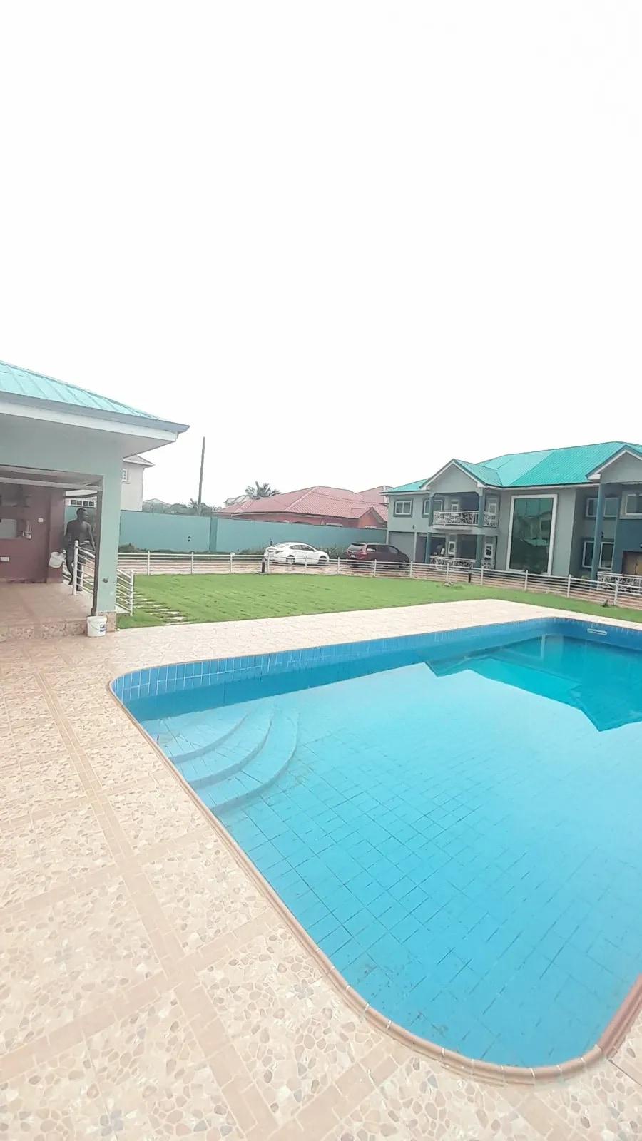8bdrm House in Weija Medium for sale - 8 bedroom House in Greater Accra, Weija - Sale