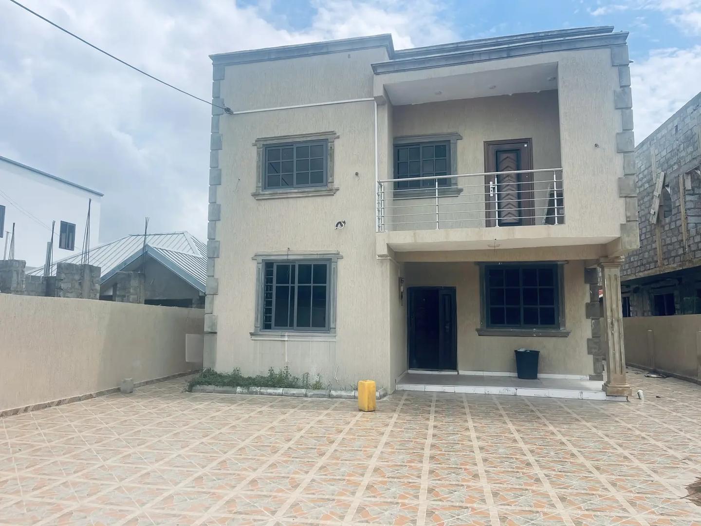4bdrm Duplex in Botwe School for sale - 4 bedroom House in Greater Accra, Ashaley Botwe - Sale