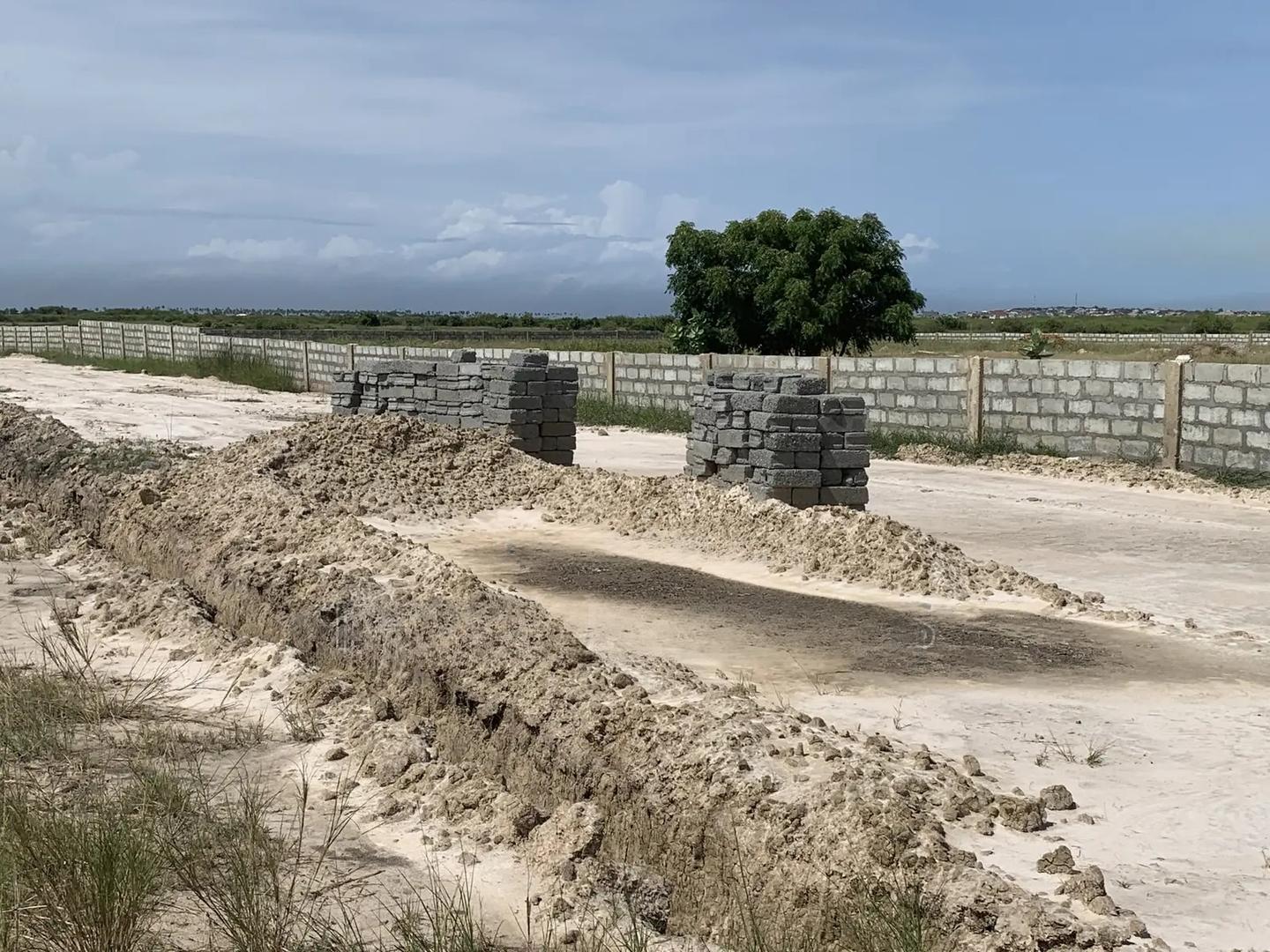 Invest in a Full Plot Just 5 Minutes From Devtraco Estate - Land in Greater Accra, Accra Metropolitan - Sale