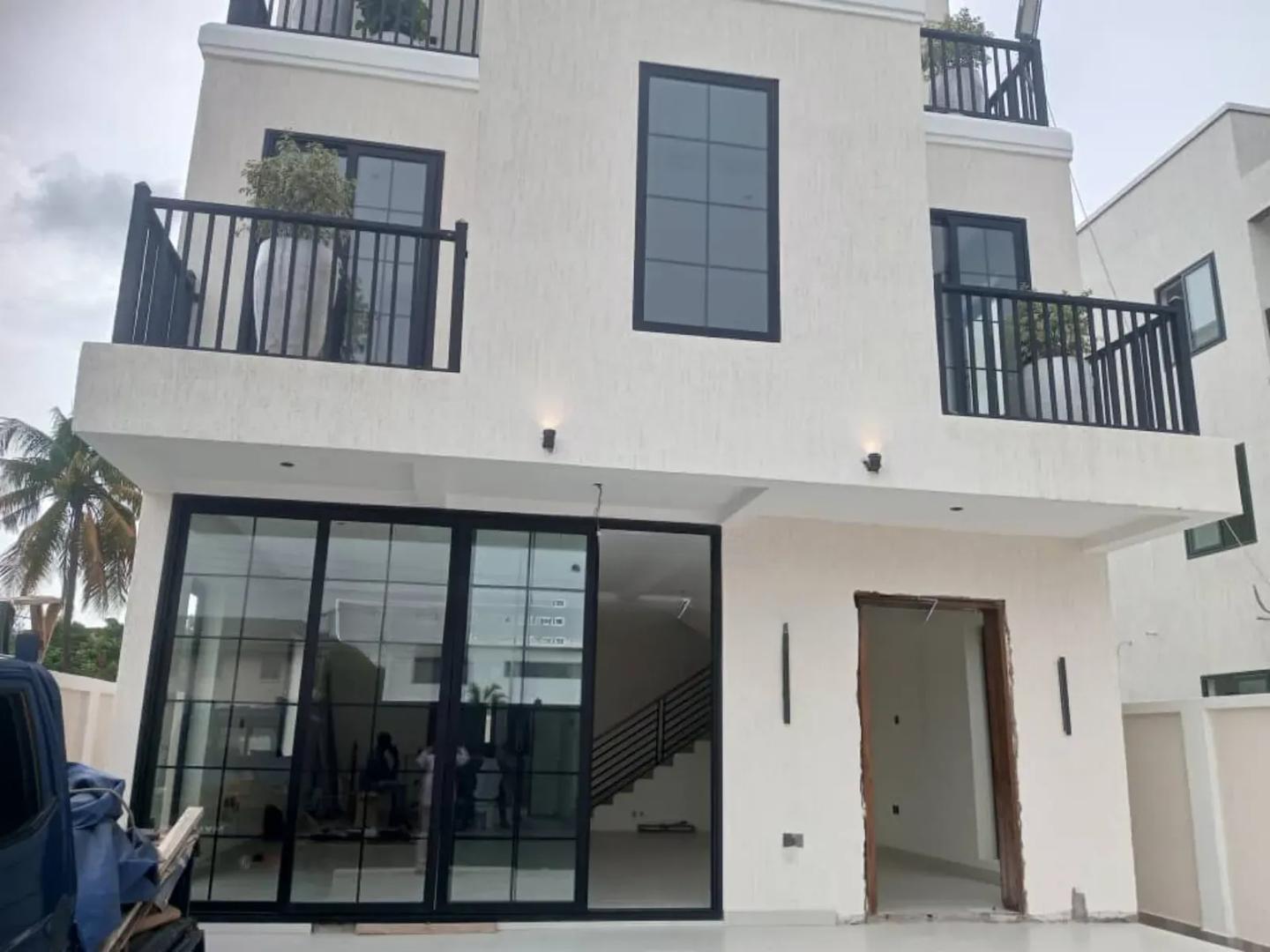 5bdrm House in Unique Key Agency, Airport Residential Area for sale - 5 bedroom House in Greater Accra, Airport Residential Area - Sale