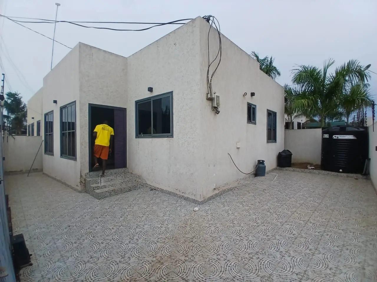 Furnished 2bdrm Bungalow in Lakeside Estates, Accra Metropolitan - 2 bedroom House in Greater Accra, Accra Metropolitan - Rent
