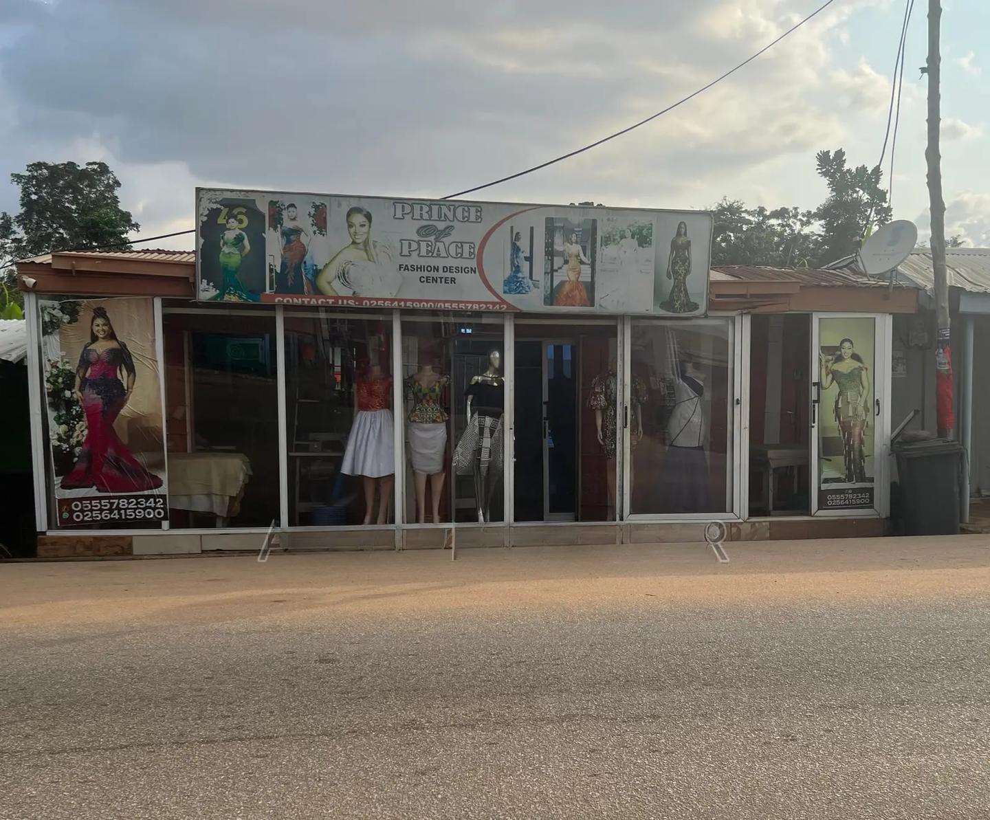 4-in-1 Roadside Container Store for Rent at Oduom - Commercial in Ashanti, Kumasi Metropolitan, 29/09 - Rent
