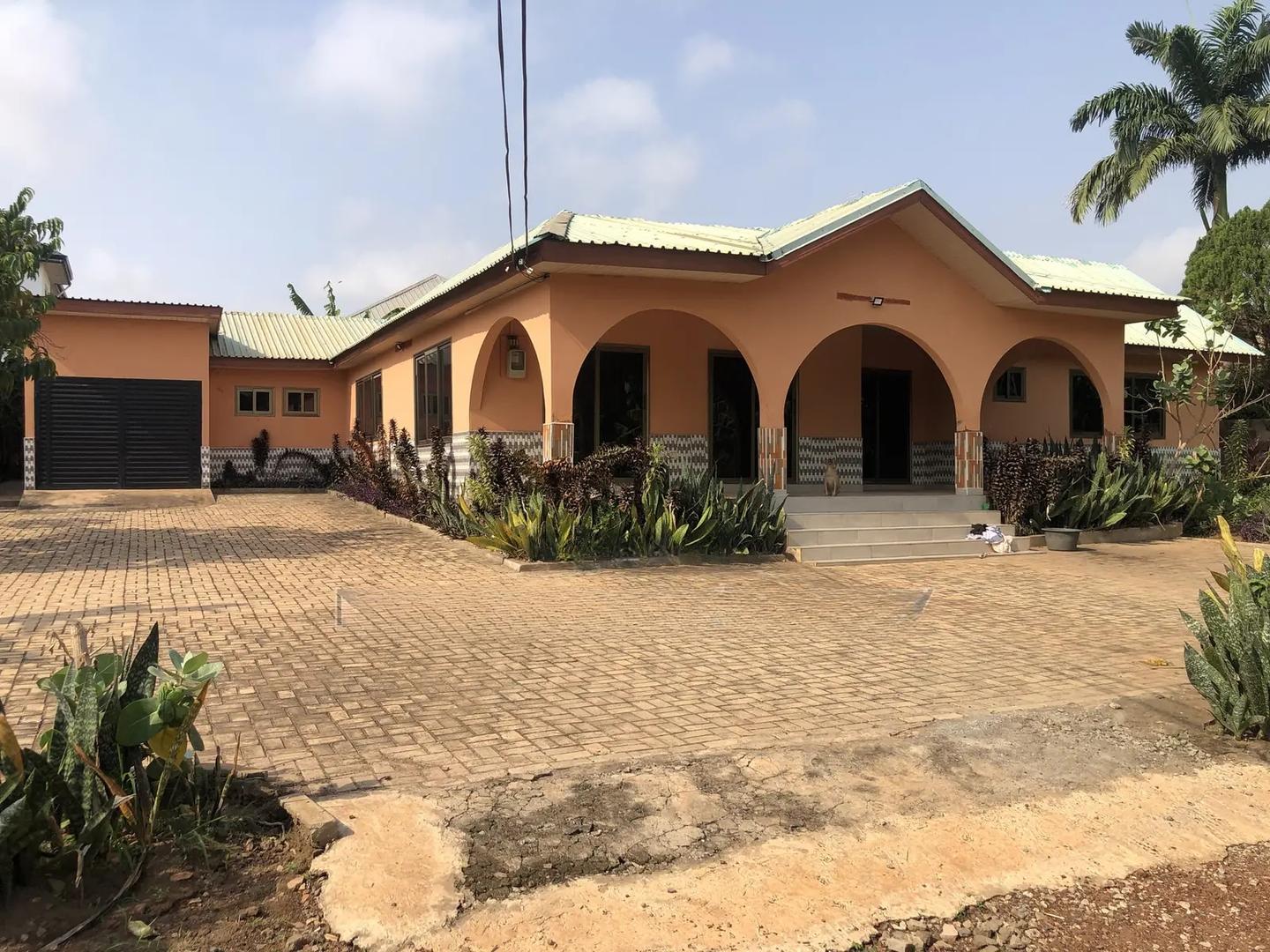 4bdrm Bungalow in Ashiyie Adenta, Accra Metropolitan for rent - 4 bedroom House in Greater Accra, Accra Metropolitan - Rent
