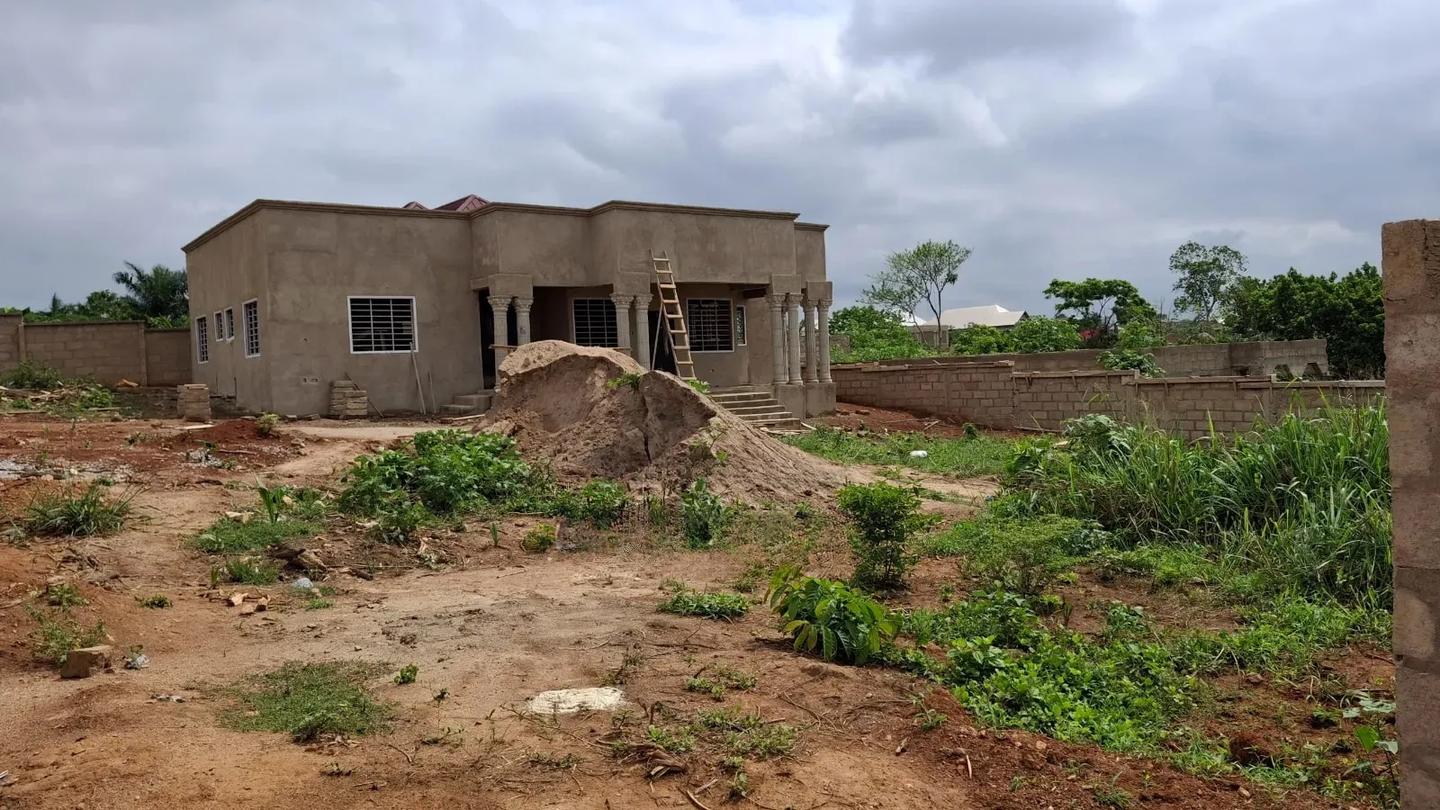 3bdrm House in Akom Kumasi for sale - 3 bedroom House in Ashanti, Kumasi Metropolitan - Sale