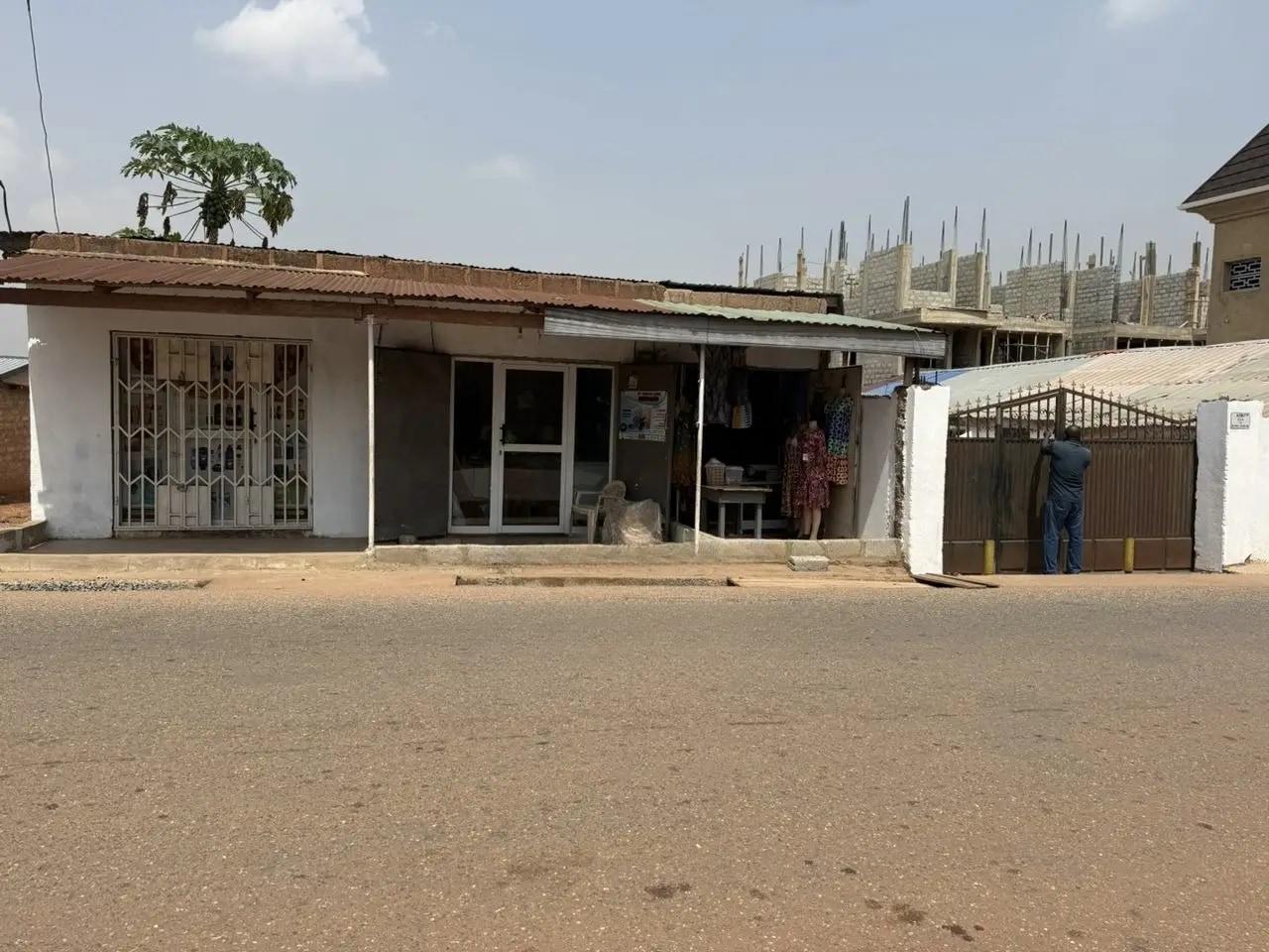 9bdrm House in Sowutuom, Israel Park for sale - 9 bedroom House in Greater Accra, Sowutwuom, Israel Park - Sale