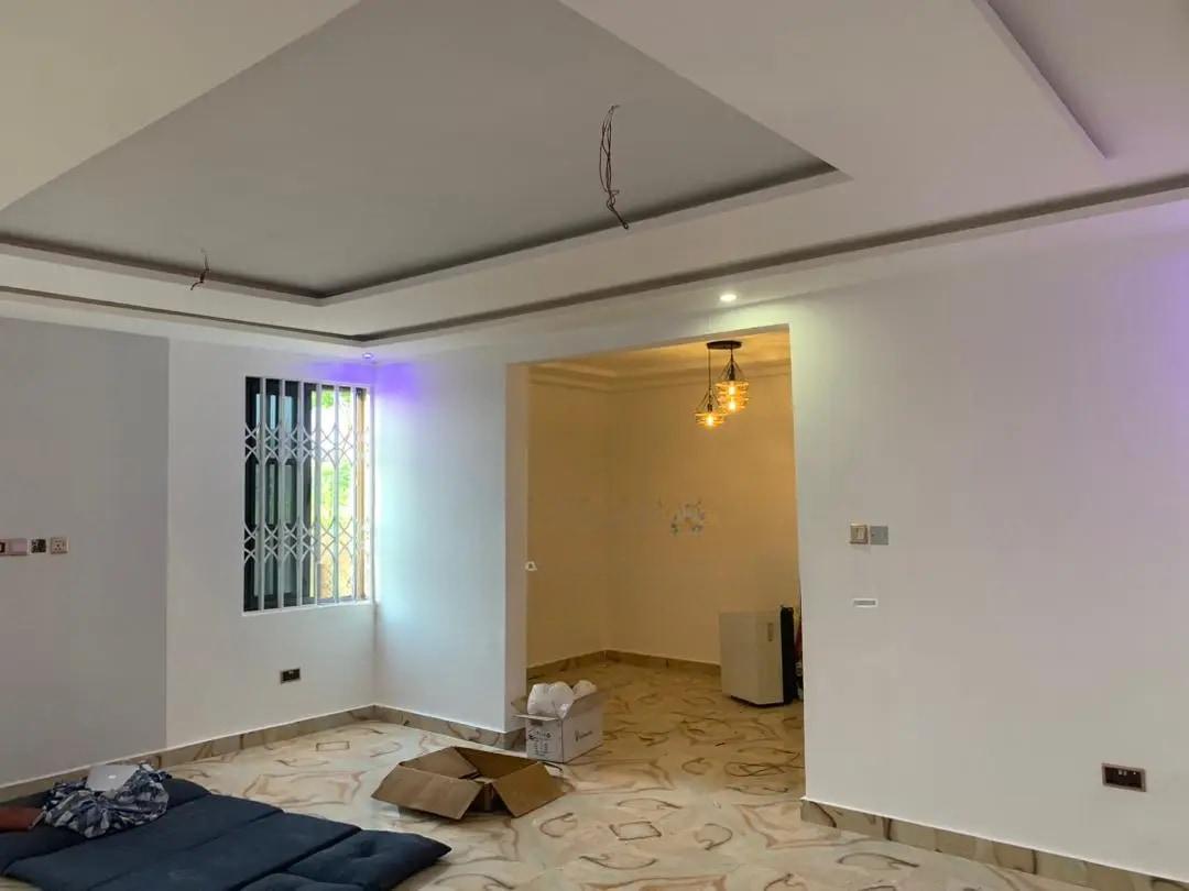 6bdrm House in Medie Parks And, Accra Metropolitan for sale - 6 bedroom House in Greater Accra, Accra Metropolitan - Sale